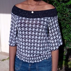 East way black and white off-the-shoulder top 🦓
